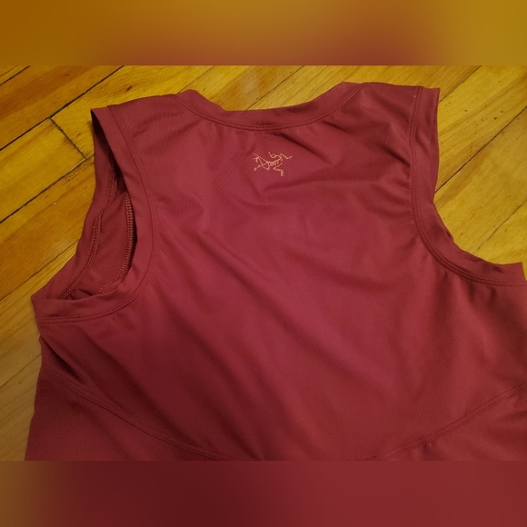 Arc'teryx Solterra v neck sleeveless dress. Pink, red. Size S. Stretchy. Soft. - Picture 9 of 9